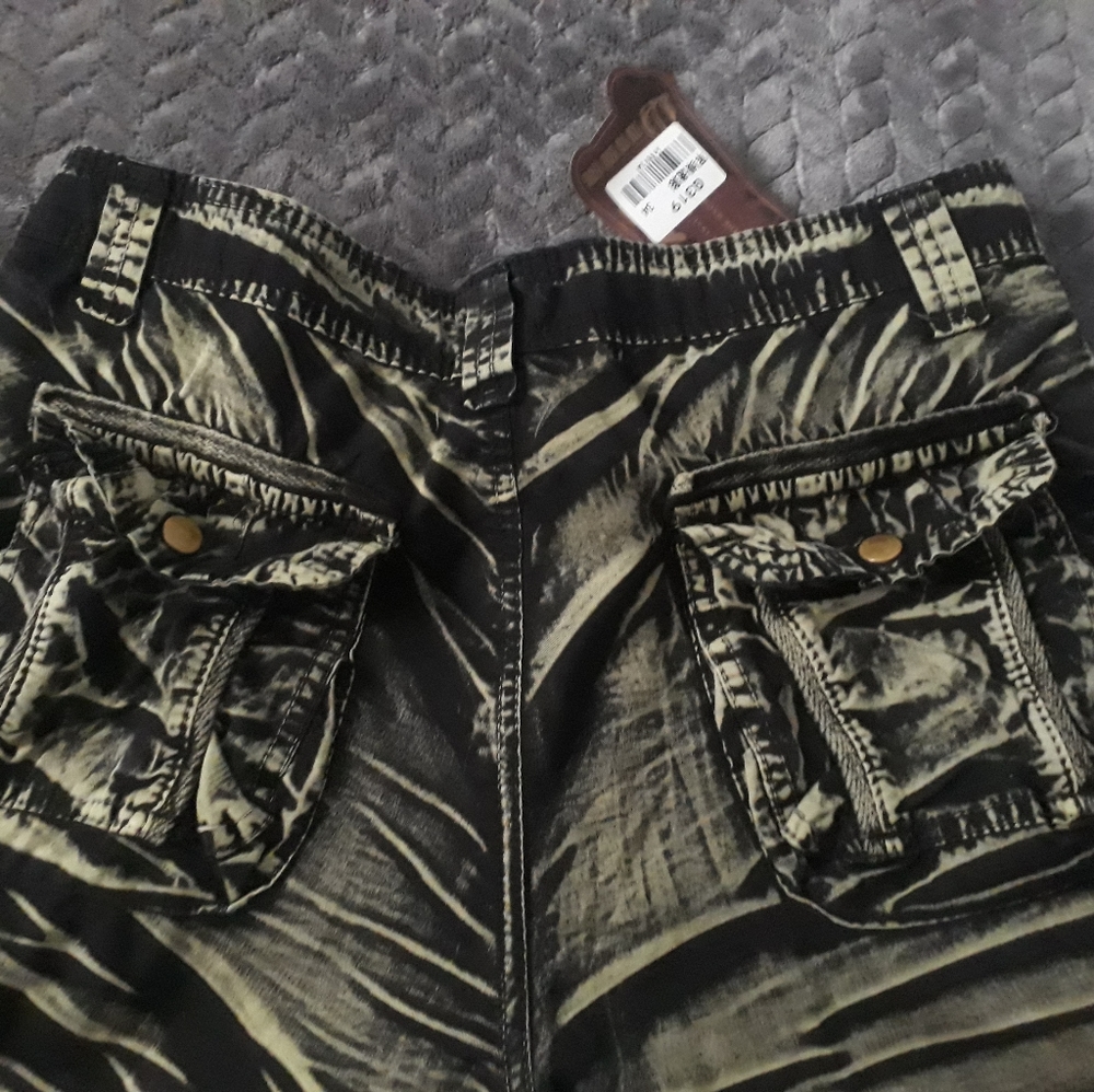 Mens Fadhion Wear cargo shorts size 34